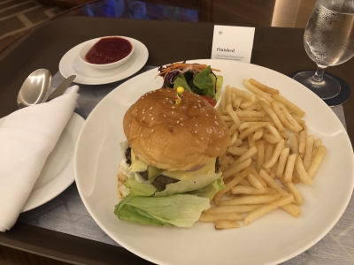 シェラトン ペタリンジャヤホテル バーガーもGood!